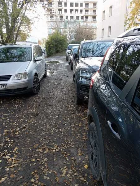 Droga do przedszkola jak mroczny tor przeszkód. Miasto umywa ręce, ZKZL milczy